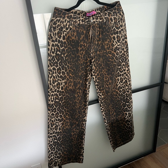 Edikted Leopard Printed Low Rise Baggy Jeans - Picture 4 of 6